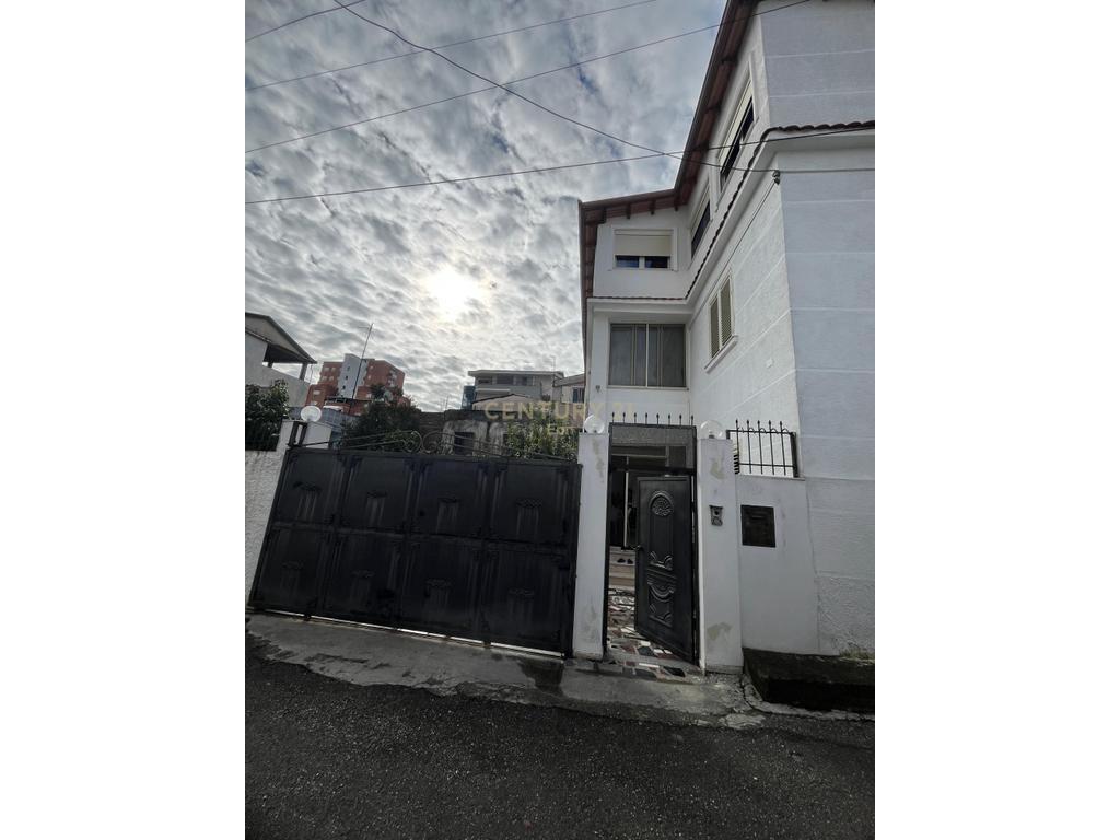 Vilë-5+4-Me-Qira-në-Durrës----+355693150128