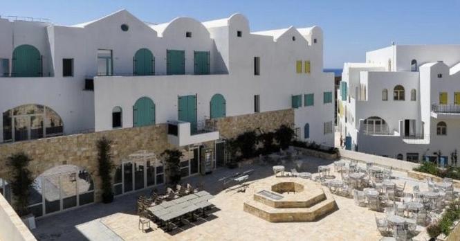 Santorini 1-Dhermi, Shitet  Garsoniere Gati per Banim