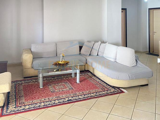 0693769552,Shitet, Apartament 2+1 + Verandë, Unaza e Re