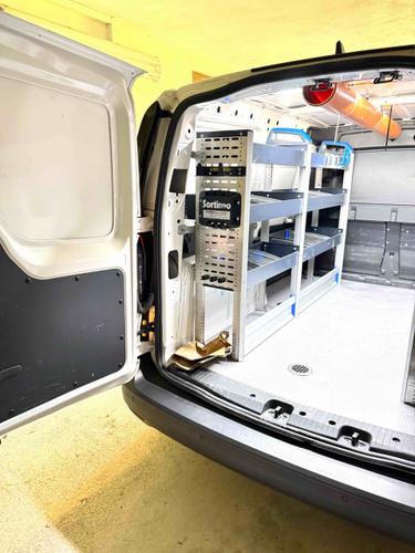Rafte makine pune per servis elektrike hidraulike
