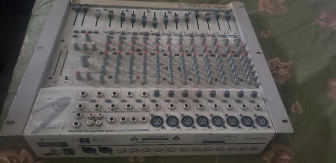 Mixer behringer 12 kanale