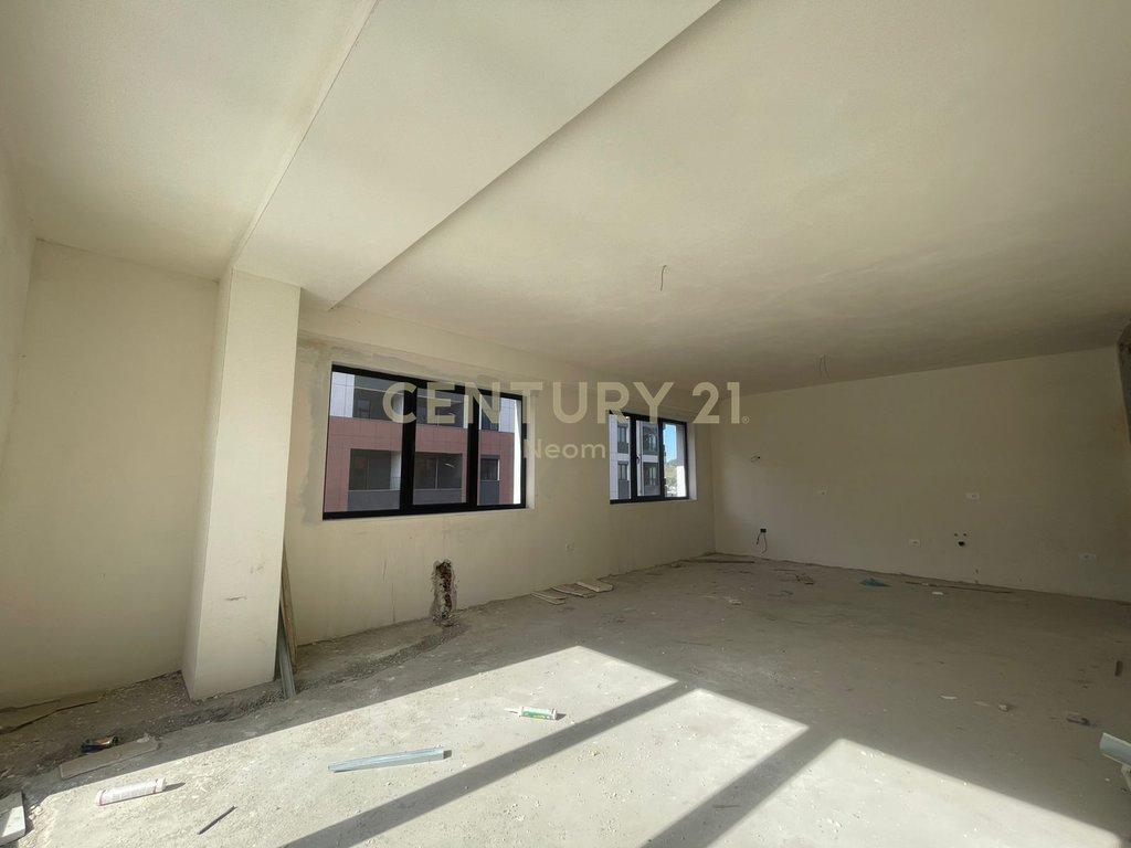 SHITET-APARTAMENT-PENTHOUSE-2+1+VERANDE-NE-ASTIR-TE-URBAN-GA