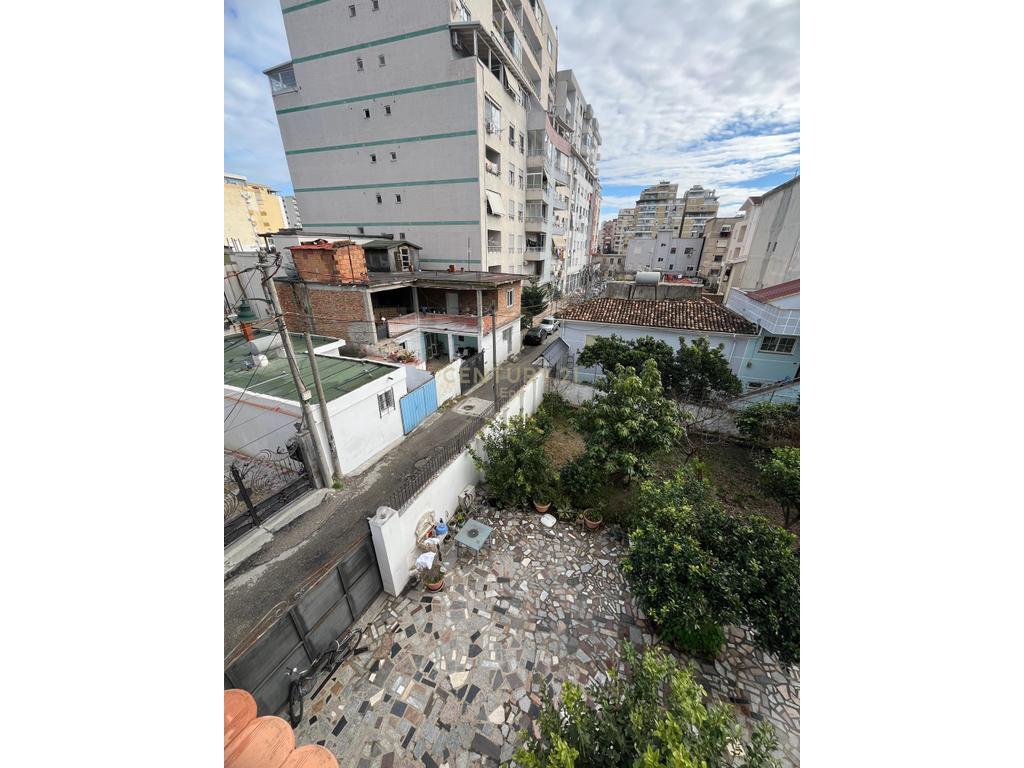 Vilë-5+4-Me-Qira-në-Durrës----+355693150128