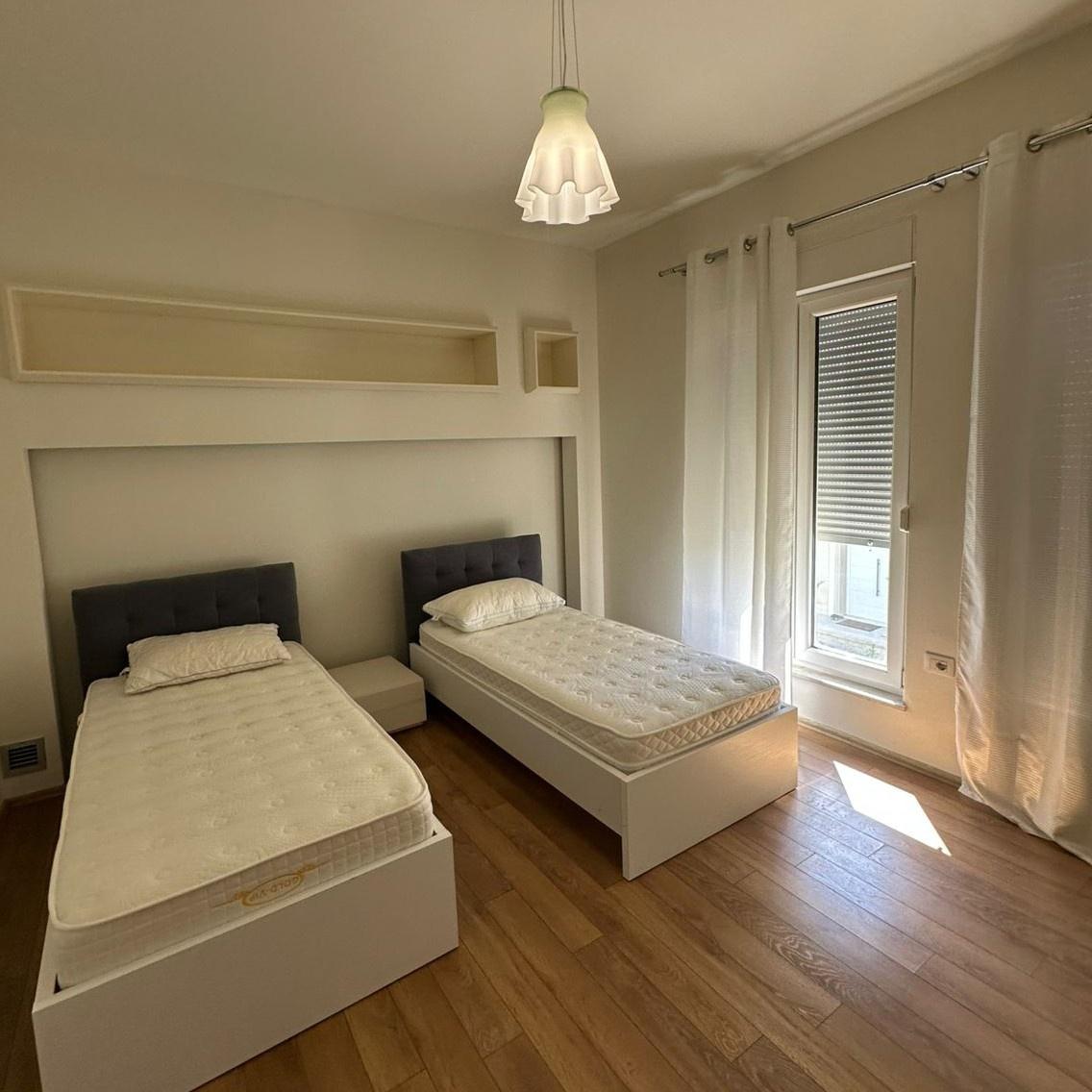 ----Jepet-me-Qira-Vilë-4-Katëshe---White-House-Residence--pr