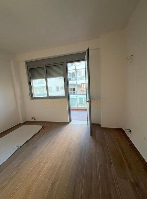 0697048067-Shitet-apartament-1+1-ne-Golem