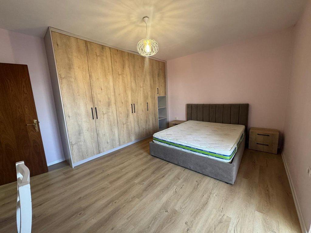Shitet--Apartament-2+1--Rruga-e-Kavajës--Tiran