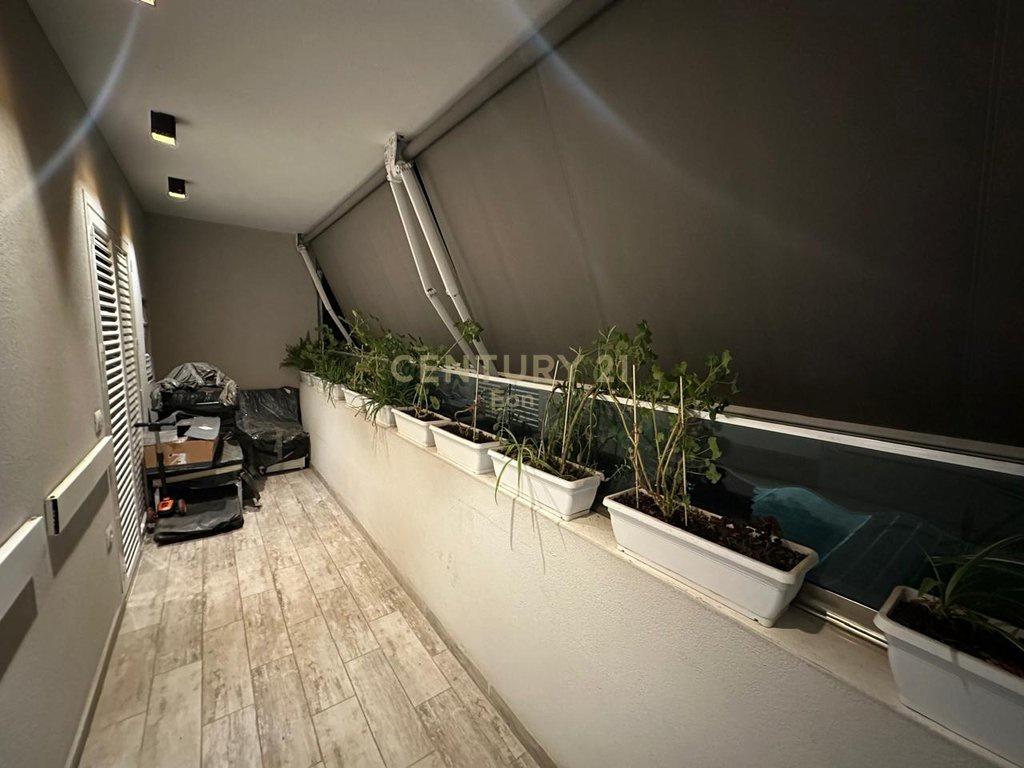 0677157705-JAPIM-ME-QIRA-APARTAMENT-2+1+2-NE-QENDER-TE-DURRE