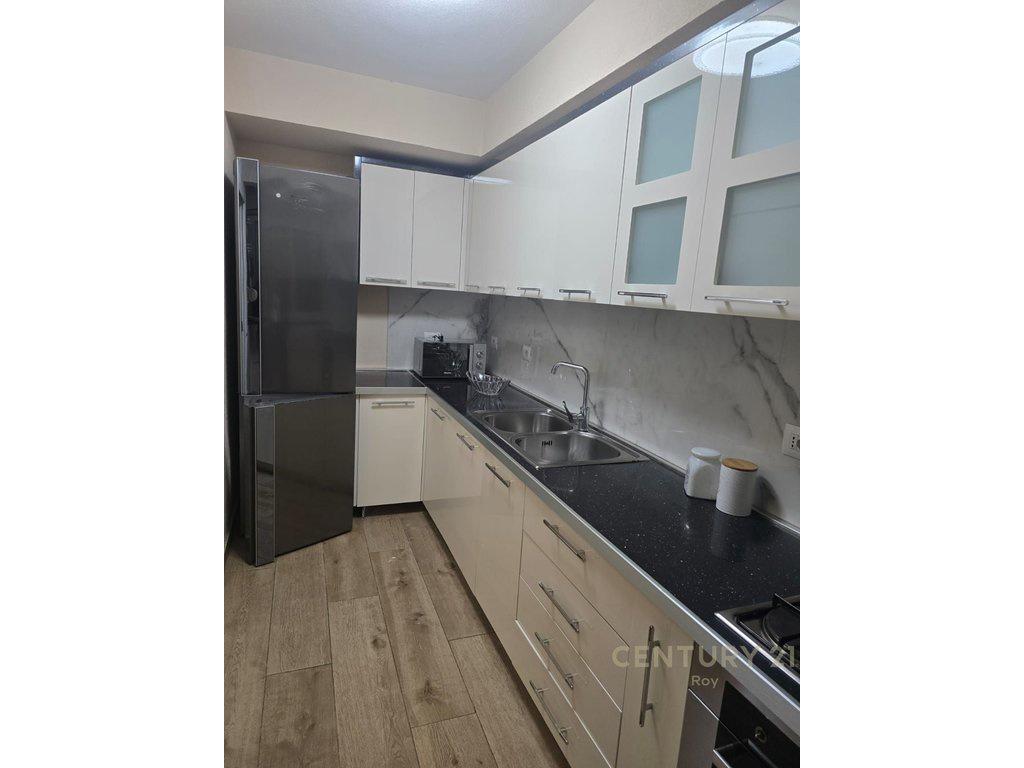 0677157705-JEPET-APARTAMENT-2+1-NE-QENDER-DURRES--