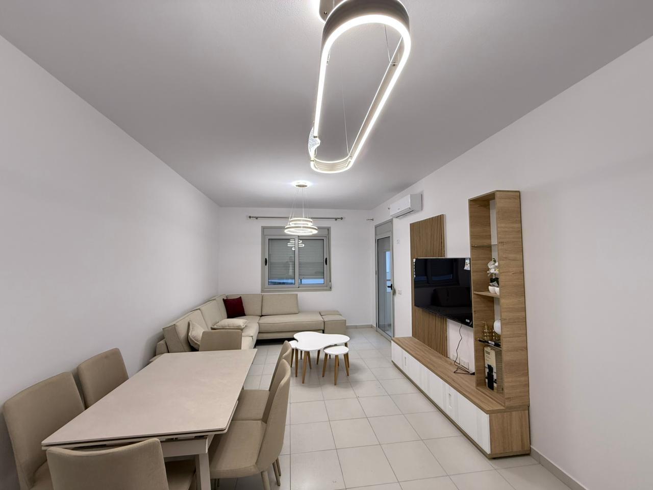 -----JEPET-ME-QIRA-APARTAMENT-2+1+2-PRANË-PORTIT--VLORË