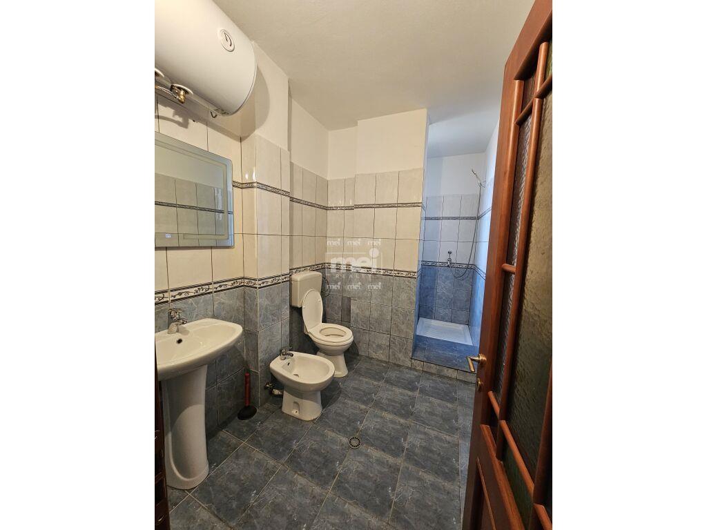 JEPET-ME-QIRA-APARTAMENT-2+1-TEK-RRUGA-E-KUMINIT-