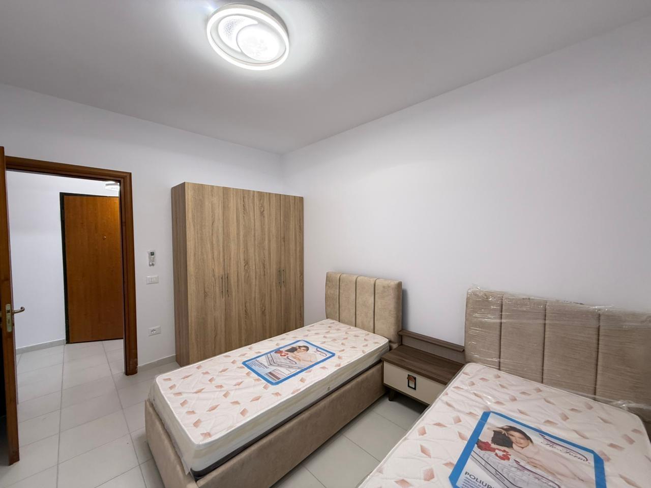 -----JEPET-ME-QIRA-APARTAMENT-2+1+2-PRANË-PORTIT--VLORË