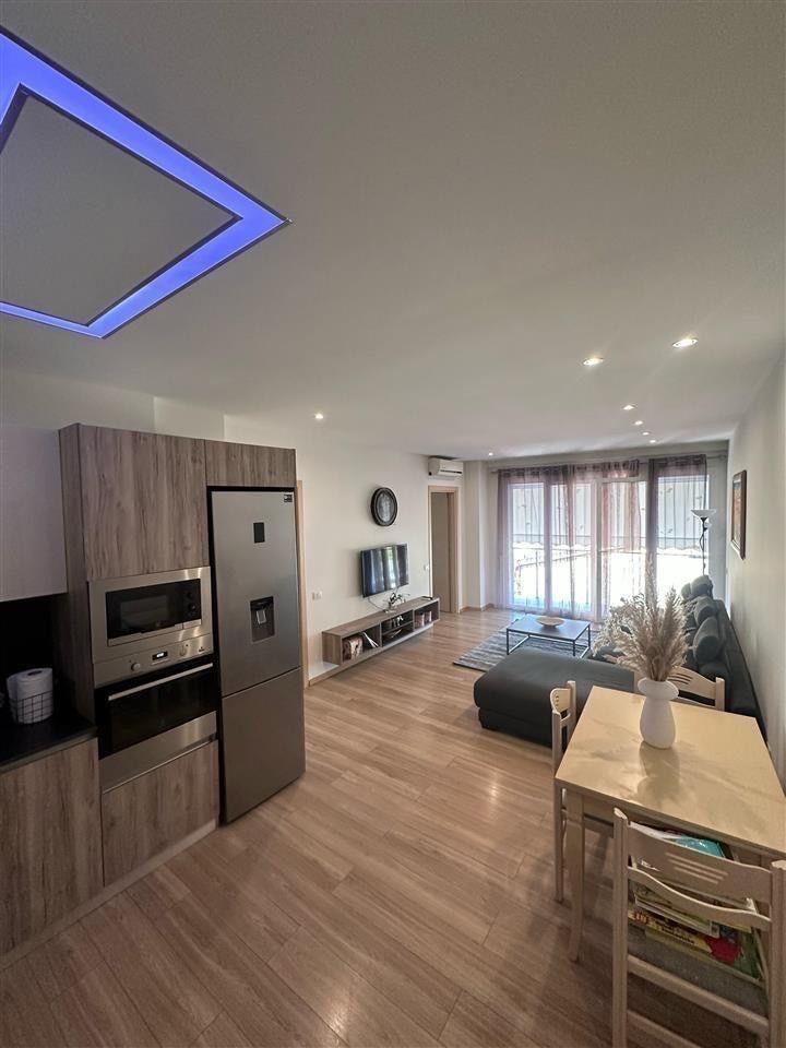 APARTAMENT-ME-QERA-2+1-ZOGU-I-ZI-800-EURO