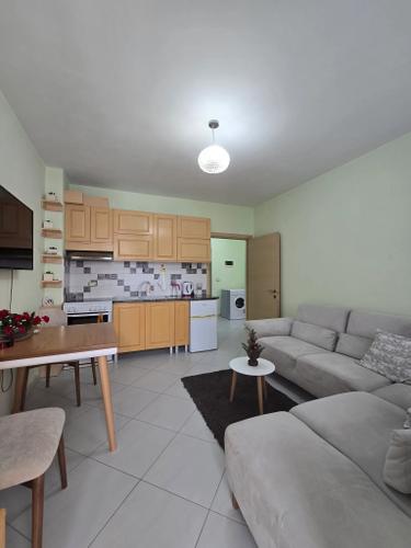 Apartament 1+1 buzë liqenit