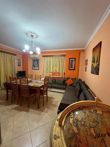 JEPET ME QIRA SHTËPI PRIVATE 2+1 TE 7 PALLATET ,  VLORË
