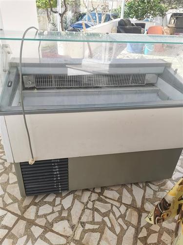 Shitet një frigorifer banak shum pak I perdorur