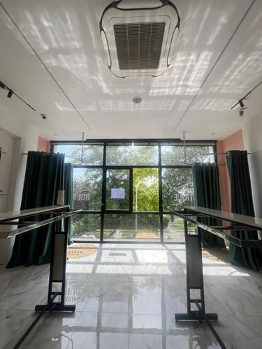 JEPET ME QERA AMBIENT BIZNESI PRANE POSTES SHQIPTARE, DURRES