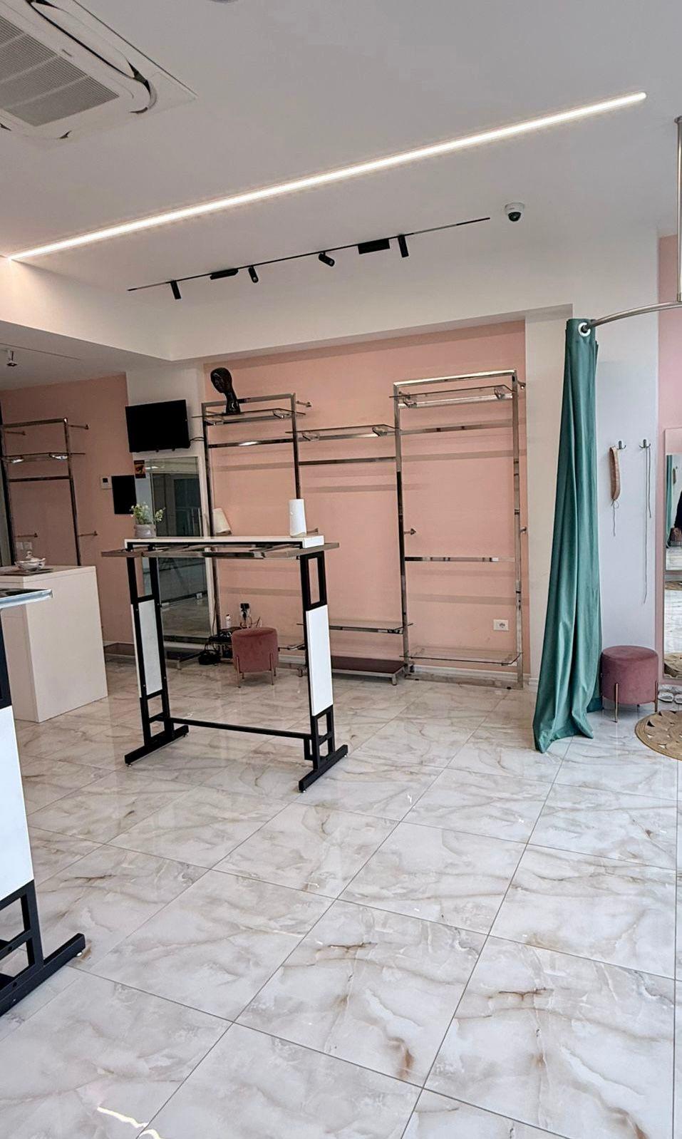 ---Jepet-Ambient-Biznesi-me-Qera---Pranë-Postës-Shqiptare
