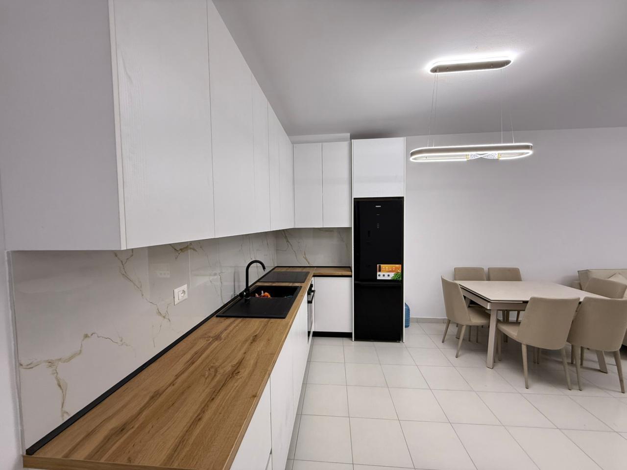 -----JEPET-ME-QIRA-APARTAMENT-2+1+2-PRANË-PORTIT--VLORË
