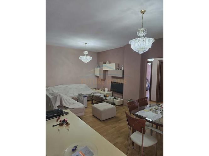 0692268458 Shitet, Apartament 2+1+2, Unaza e Re