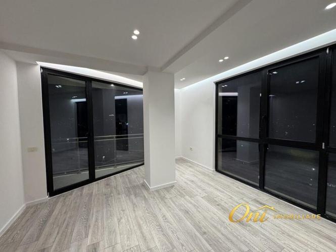JEPET ZYRE ME QERA 200M2 RRUGA MINE PEZA