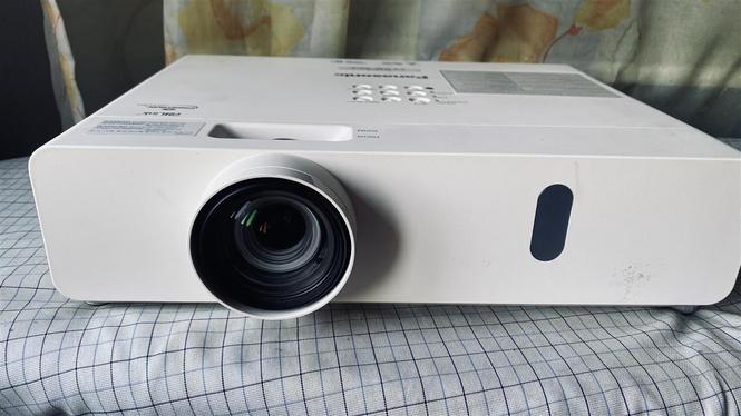 PROJEKTOR PANASONIC