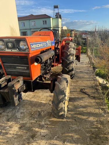 Shitet traktor 26.4 kubik 4•4 me gjith frez