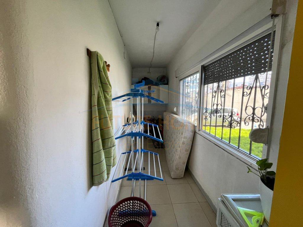Shitet--Apartament-2+1--Pranë-Shkollës--Qemal-Mici---Durrës