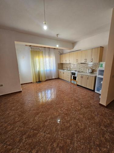 SHITET APARTAMENT 2+1 PRANË KARBURANT ALPETIT,TRANSBALLKANIK