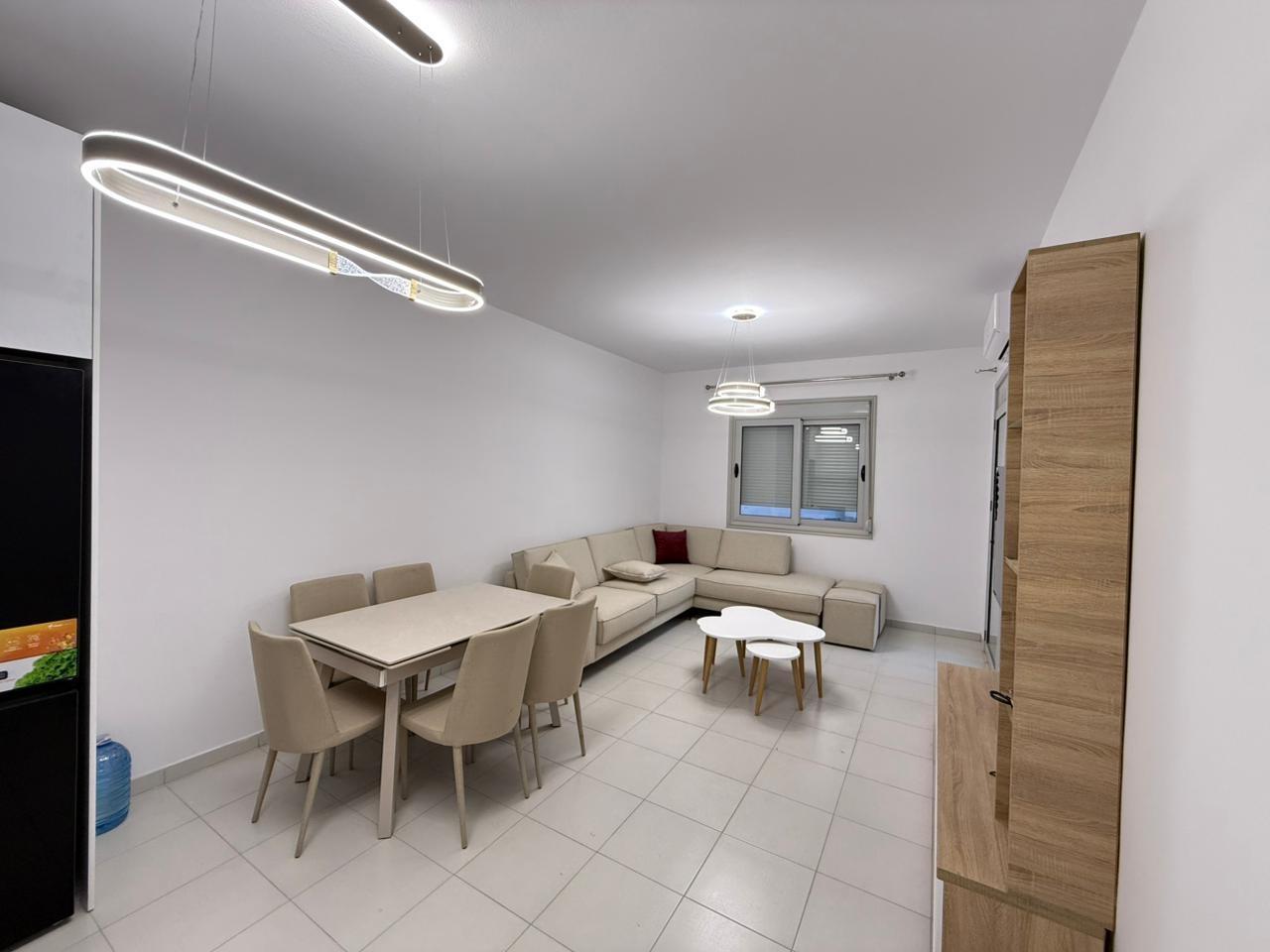 -----JEPET-ME-QIRA-APARTAMENT-2+1+2-PRANË-PORTIT--VLORË