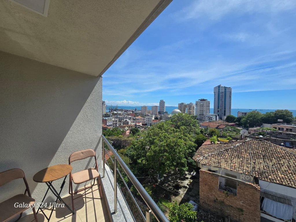 +355698329326-Jepet-apartament-2+1-me-pamje-deti-prane-xhami
