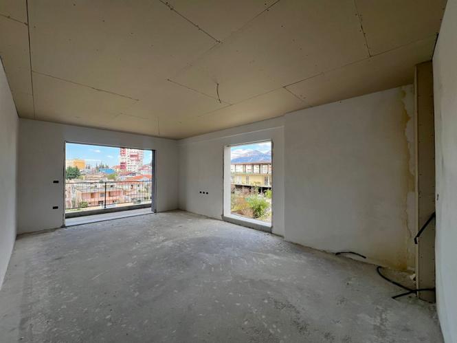 &#55357&#56547Shitet Apartament 2+1 tek kompleksi Bengasi