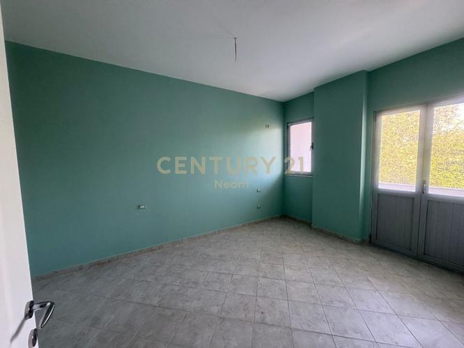 Shitet Apartament 2+1 Bulevardi Ri Astir.