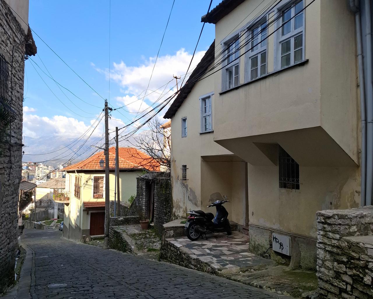 SHITET SHTEPI PRIVATE VAROSH  GJIROKASTER