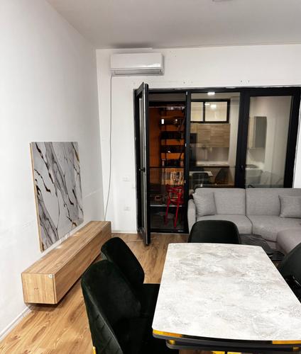 JEPET APARTAMENT ME QERA 80M2 RRUGA 21 DHJETORI