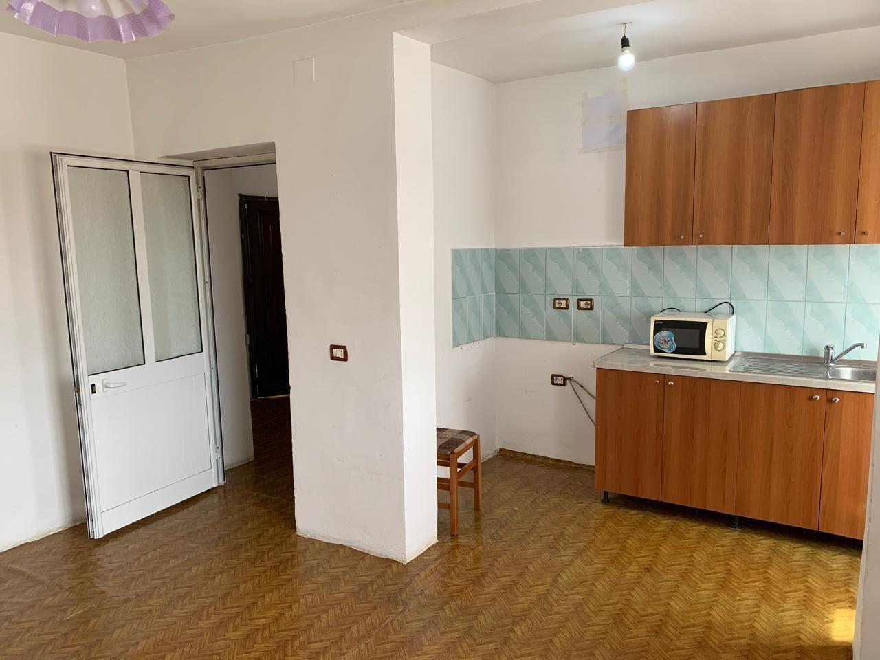 -----SHITET-APARTAMENT-1+1-NË-LAGJEN--VULLNETARI--ELBASAN-