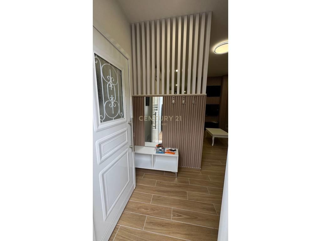 0677157705-QENDER--APARTAMENT-1+1-PER-SHITJE