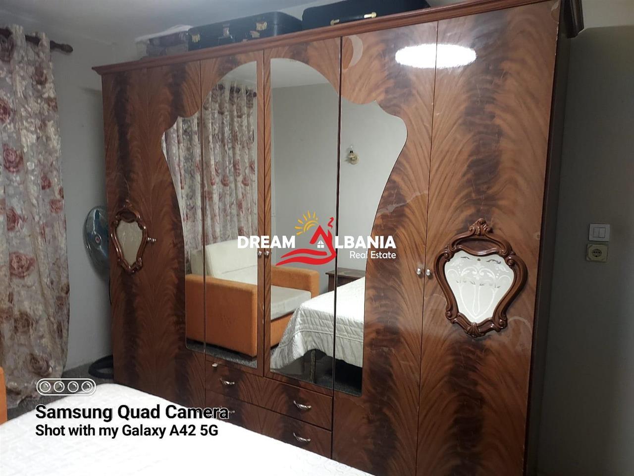 Jepet-me-qera-apartament-2+1-prane-Ish-Restorant-Durresit