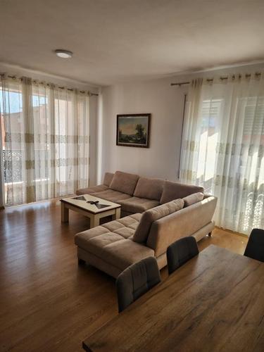 APARTAMENT ME QERA 2+1 RRUGA E DIBRES 65.000 LEKE