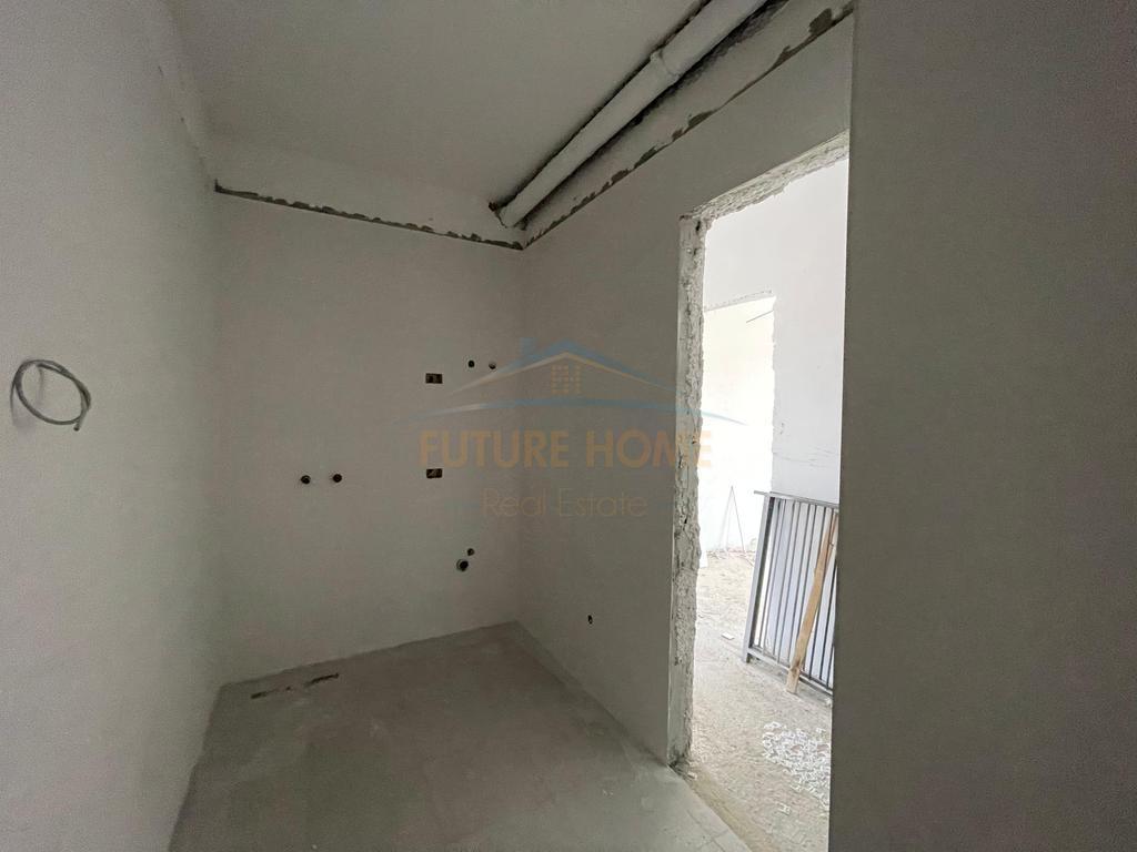 0695136472-Shitet--Apartament-2+1+2--Univers-City--Tirane