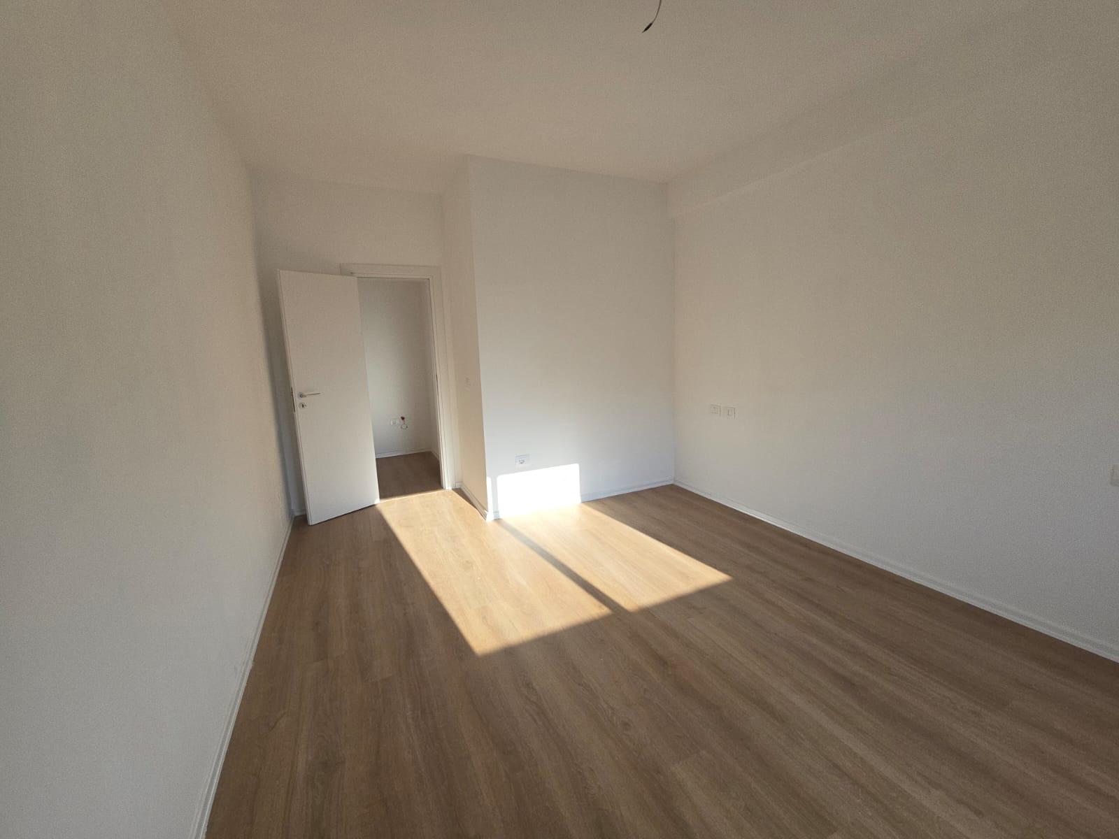 SHITET-SUPER-APARTAMENT-1+1-NE-PLAZH-ILIRIA-DURRES
