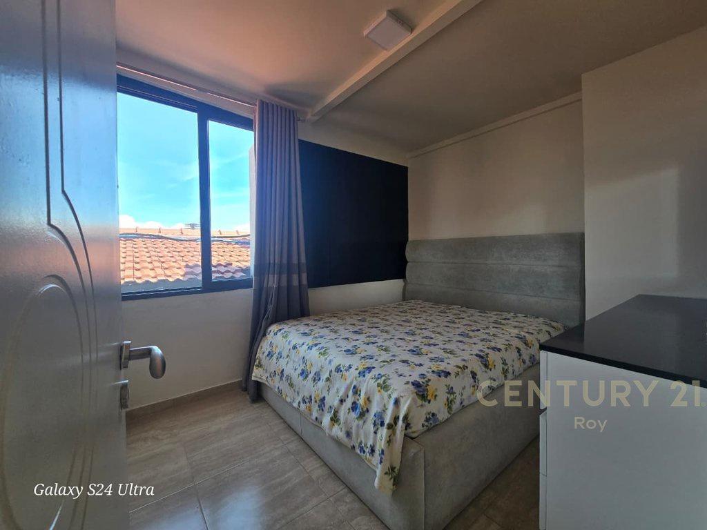 +355698329326-Jepet-apartament-2+1-me-pamje-deti-prane-xhami