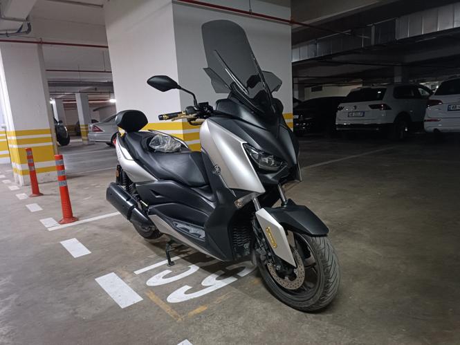 Yamaha Xmax 300