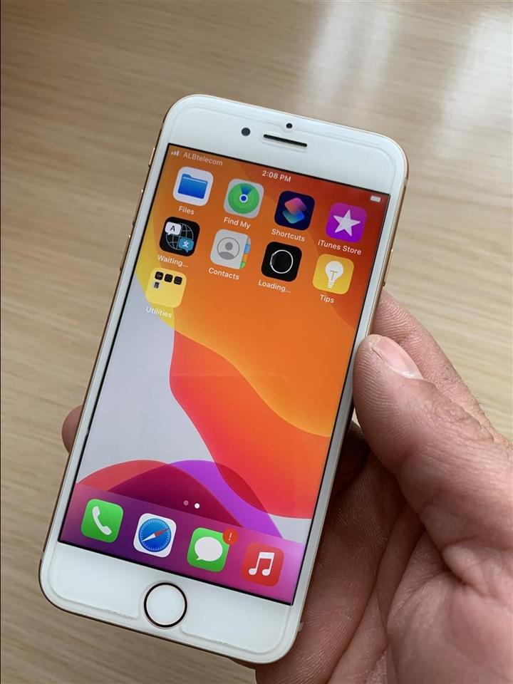 Iphone 8 gold 64 giga ne gjendje shum te mir Tiranë