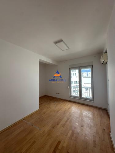 JEPET APARTMENT ME QERA PER ZYRA 125M2 "KOMPLEKSI KONTAKT,IS