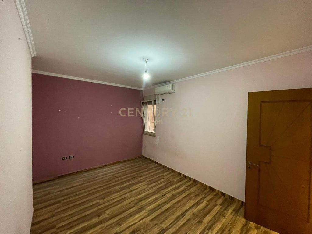 SHITET-APARTAMENT-2+1-PRANE-KAZAZIT-NE-DURRES-