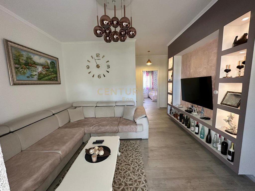 SHITET-SUPER-APARTAMENT-2+1+2-TEK-GJIRI-I-LALEZIT-NE-KOMPLEK