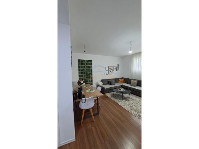 0692268458 Shitet, Vilë 3-kateshe, Qytet Studenti, Tiranë.