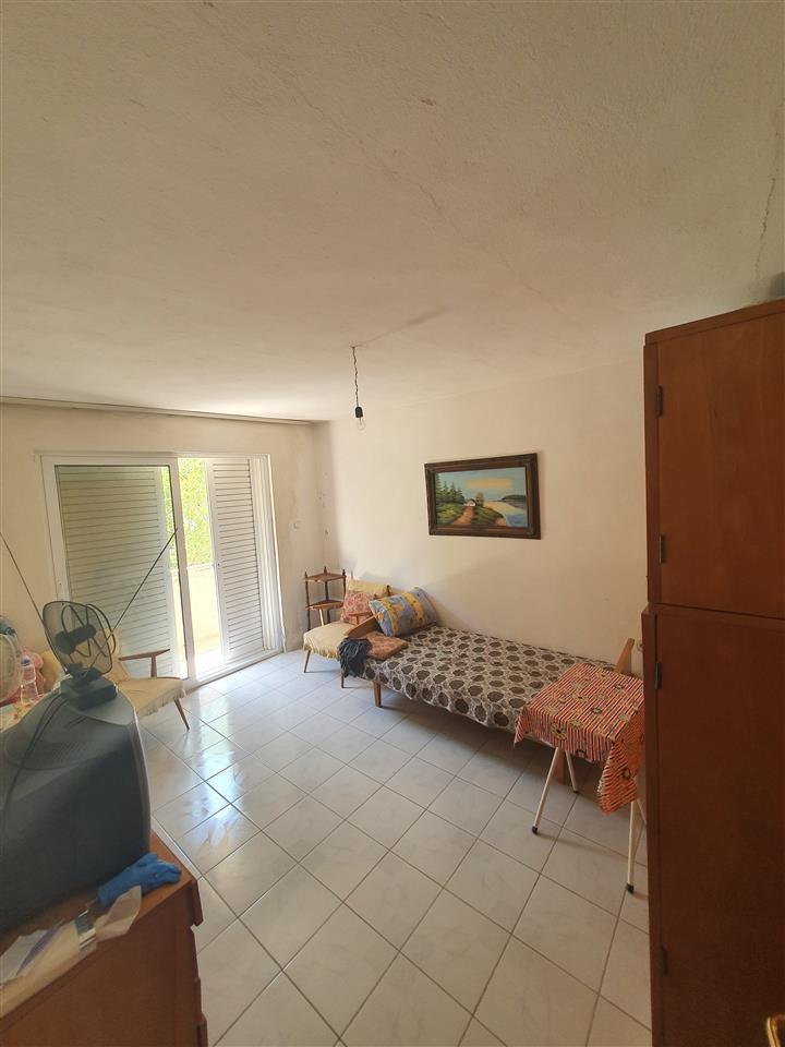 Apartment-Shtepi-Pallat-1985