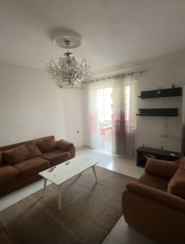 Apartament me qera 2+1