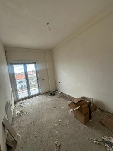 APARTAMENT NE SHITJE 1+1 TE PORTA RE TEG